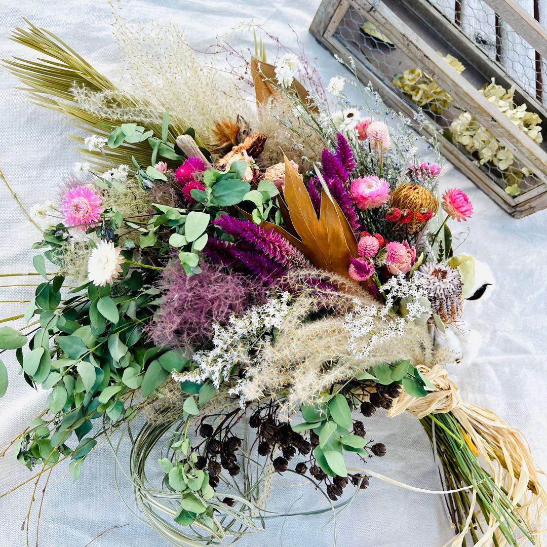 枝垂れを楽しむスワッグ　スワッグ　リース　ユーカリ　スモークツリー