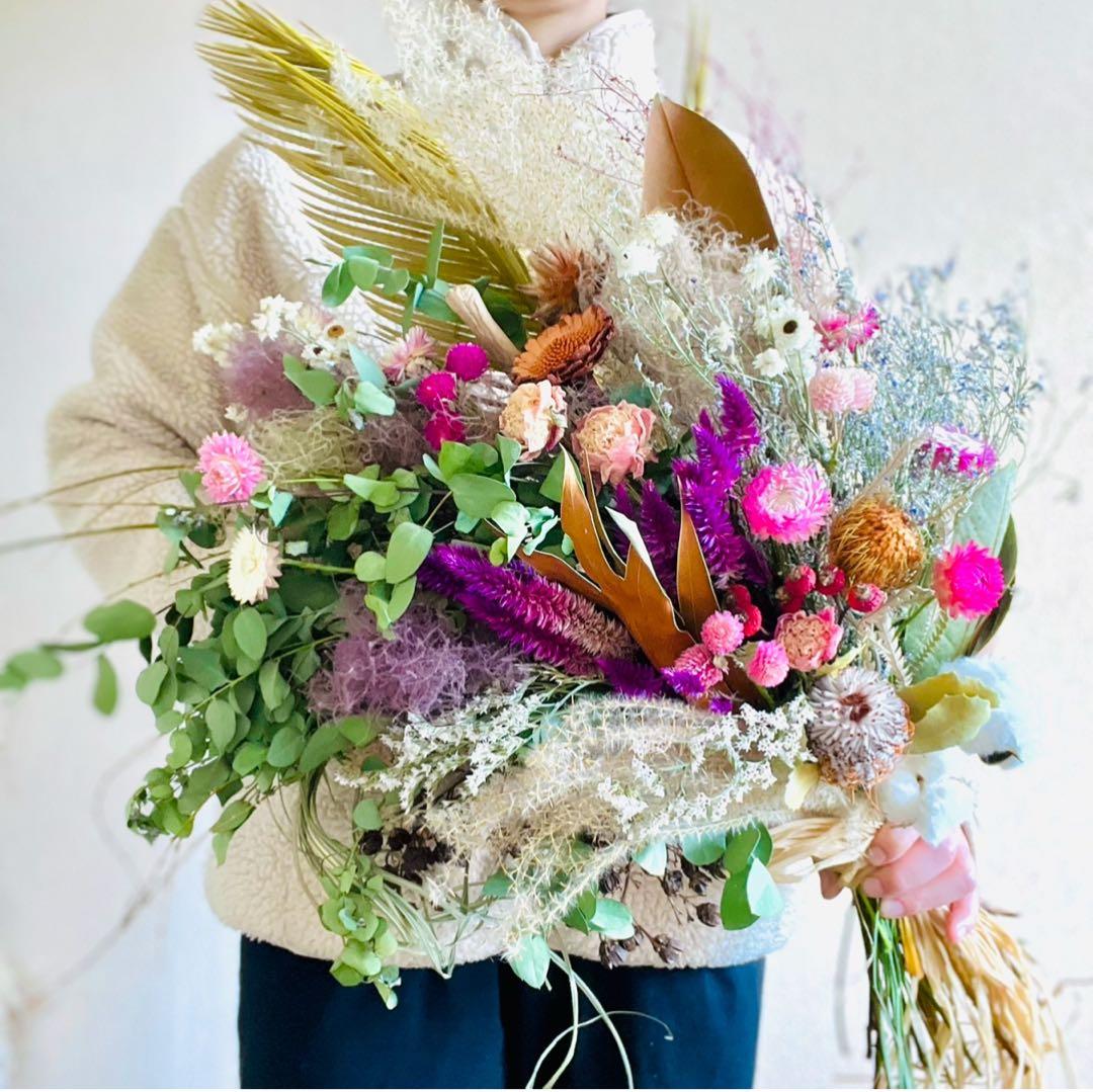 枝垂れを楽しむスワッグ　スワッグ　リース　ユーカリ　スモークツリー