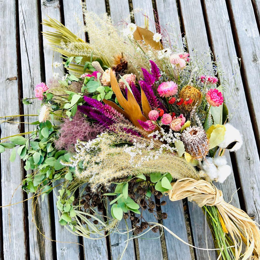 枝垂れを楽しむスワッグ　スワッグ　リース　ユーカリ　スモークツリー