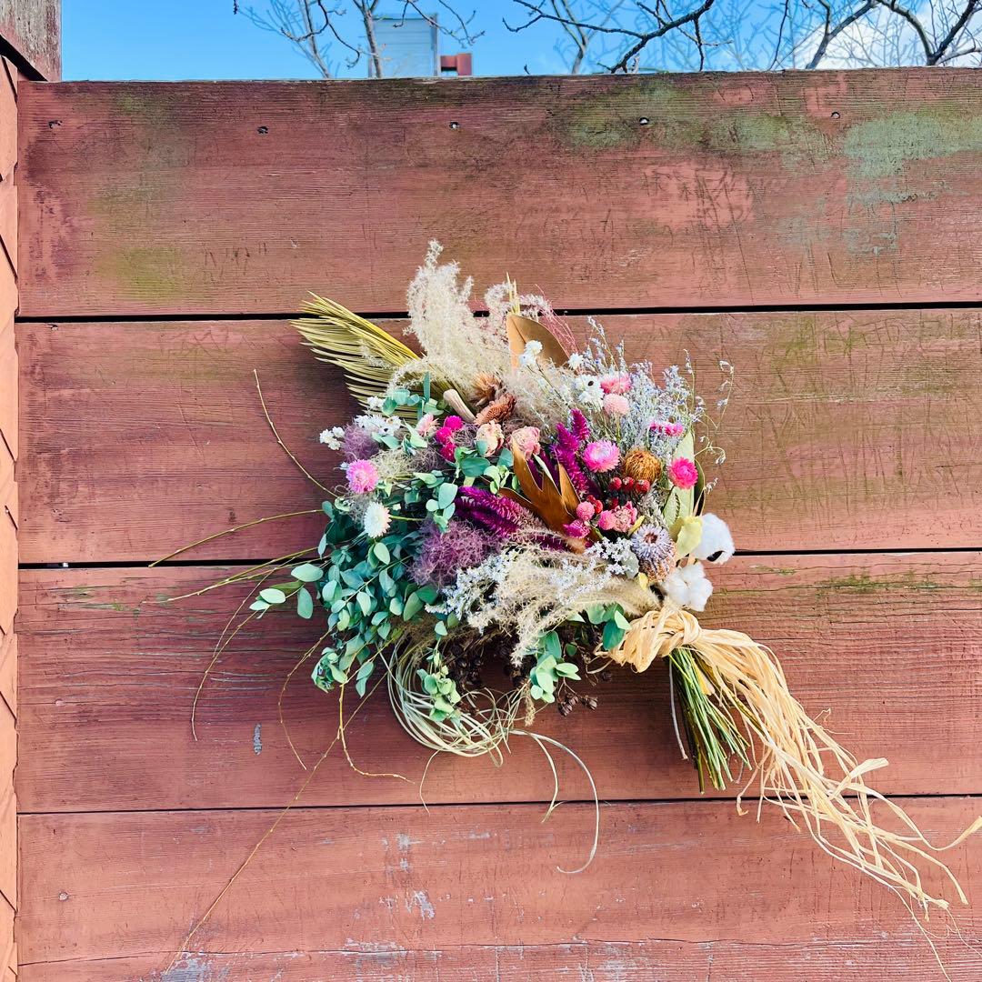 枝垂れを楽しむスワッグ　スワッグ　リース　ユーカリ　スモークツリー