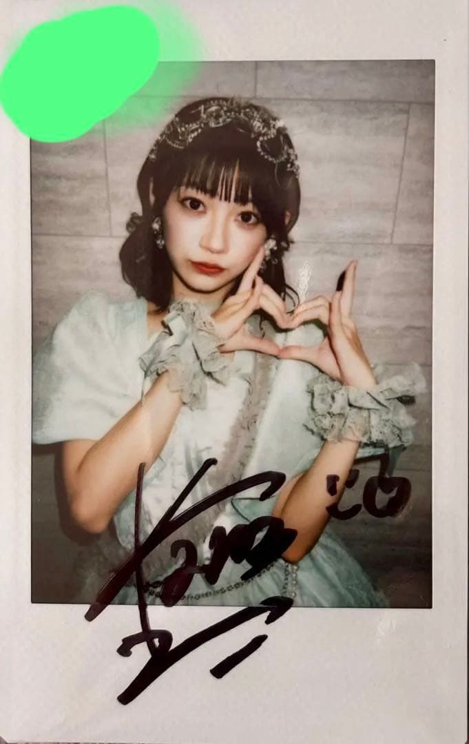 直筆サイン入り】CUTIE STREET板倉可奈 ソロチェキ - メルカリ