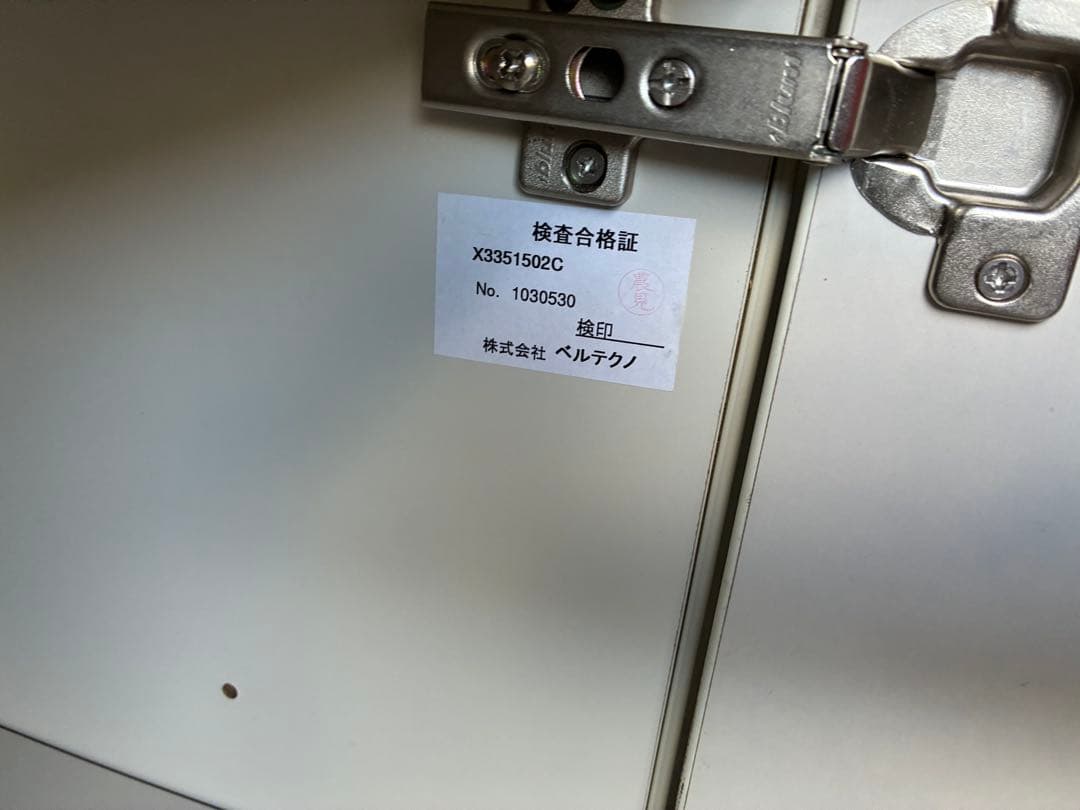 ホワイトキッチンカップボード 3枚扉ガラス引き出し人口大理石