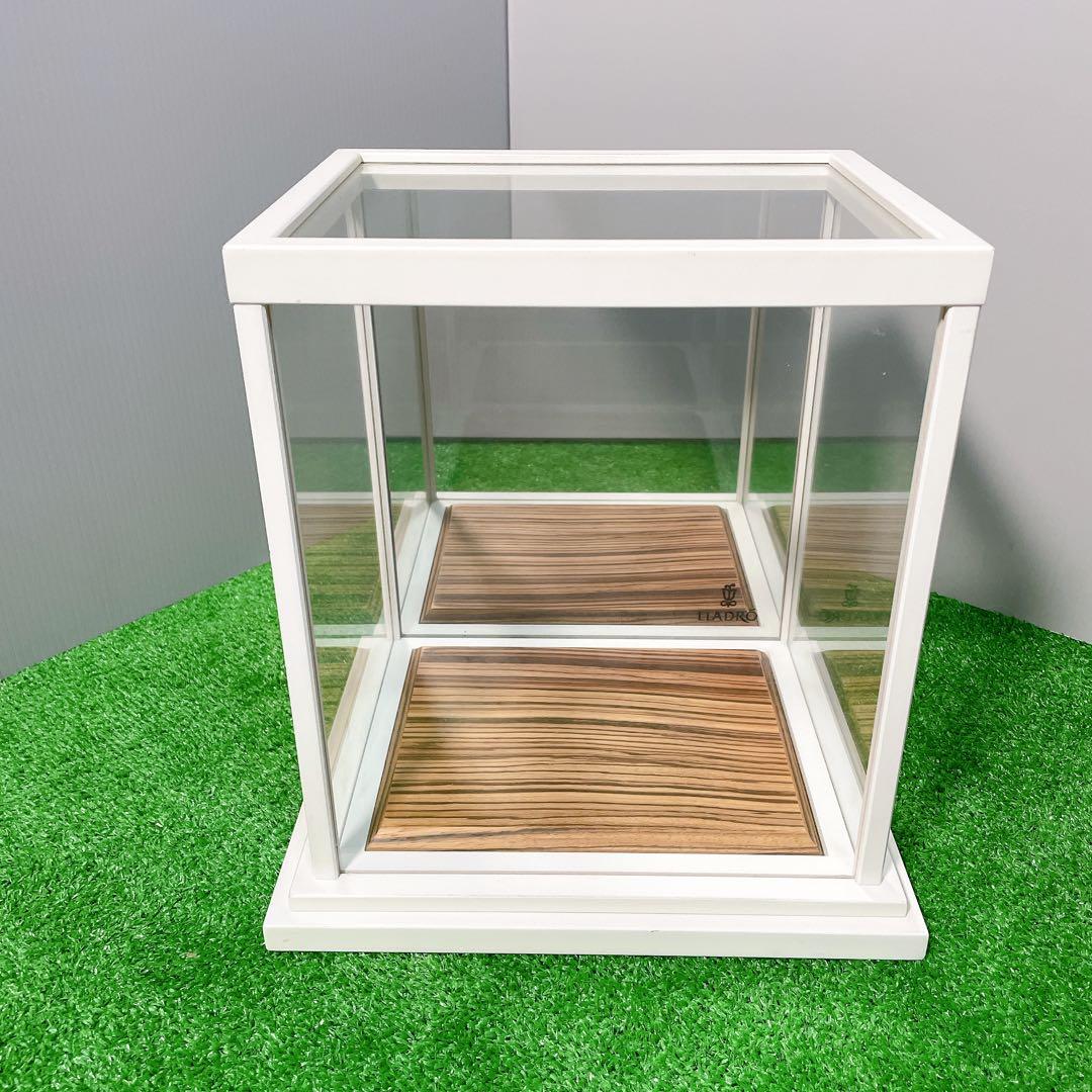 リヤドロ ガラスケース LLADRO 枠:ホワイト 台座:木目 - メルカリ