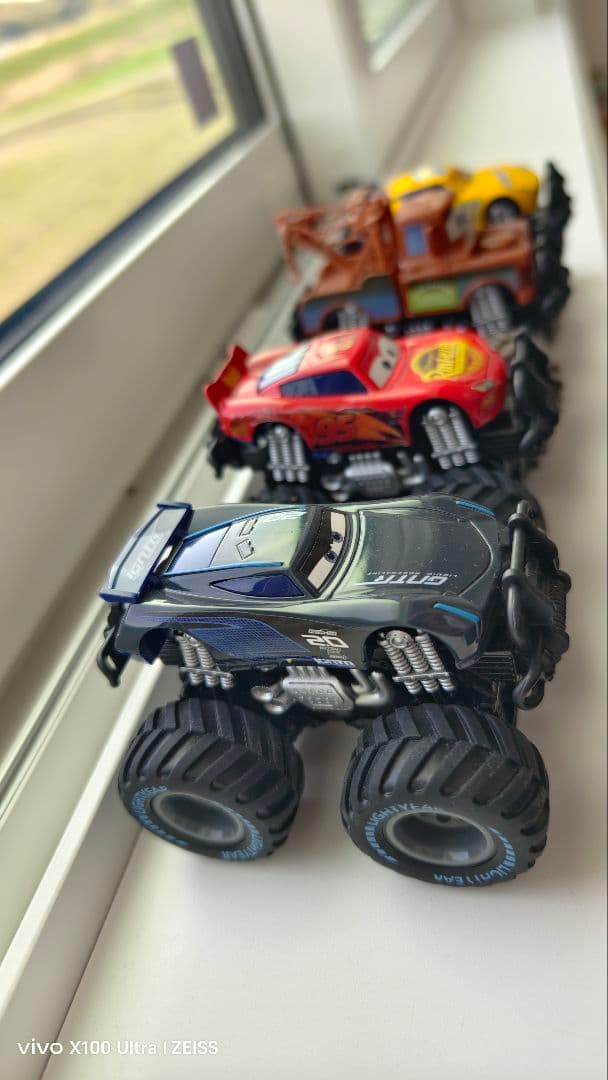 【大特価】 カーズ モンスタートラック 8台セット ラミレス メーター ストーム