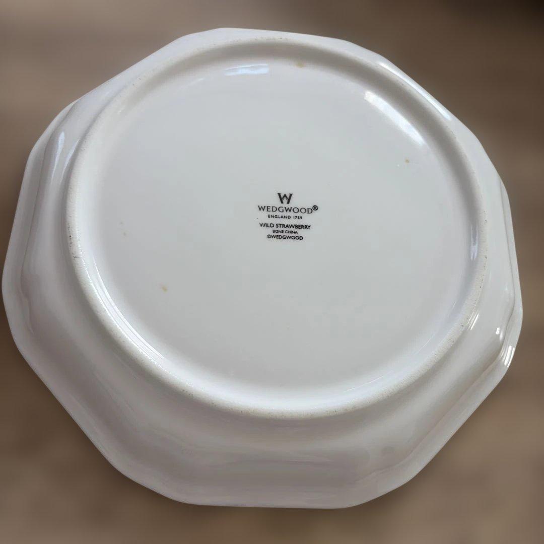 WEDGWOOD Wild Strawberry 八角形皿 - メルカリ