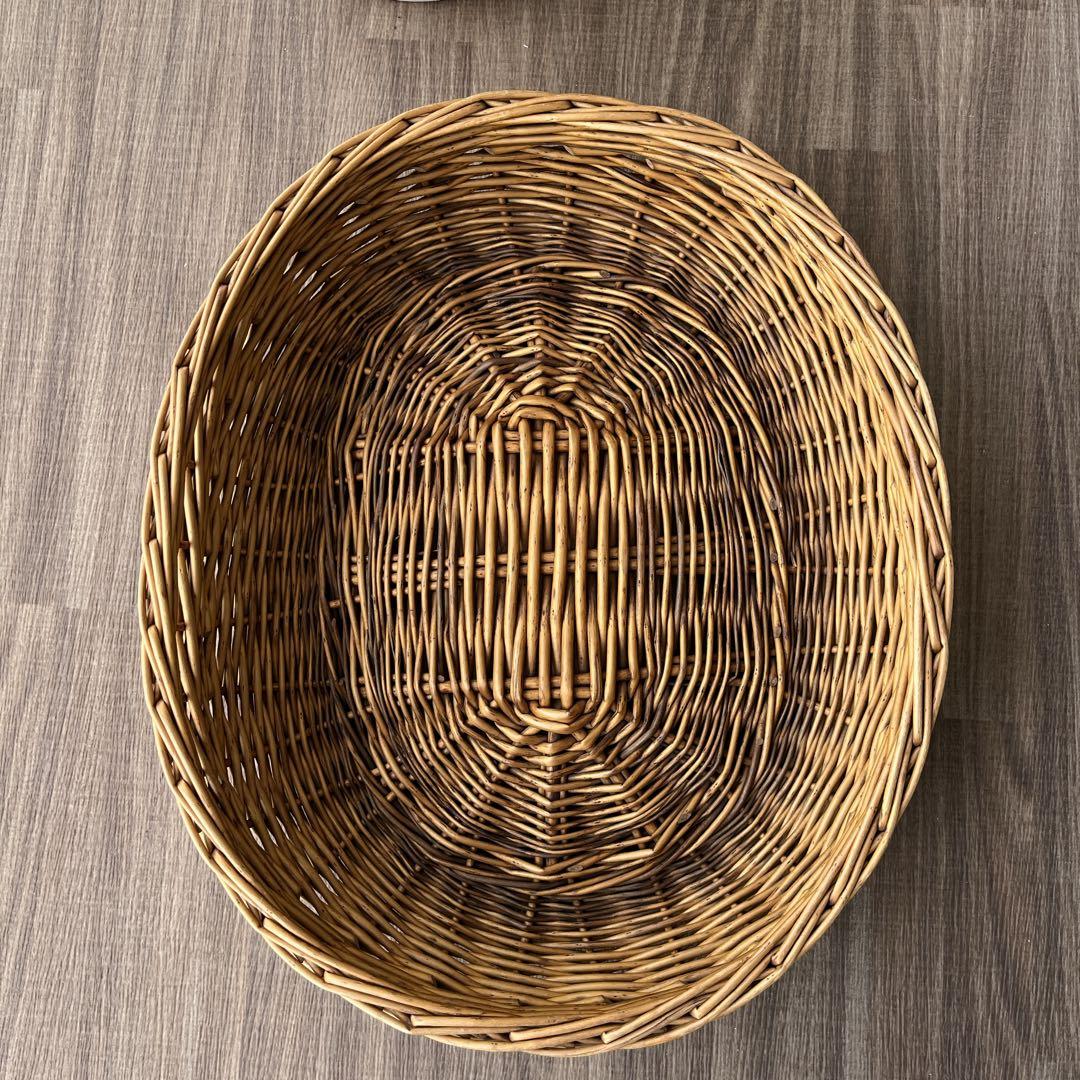 ドイツ製　籐製楕円形バスケット 中型 ナチュラルブラウン