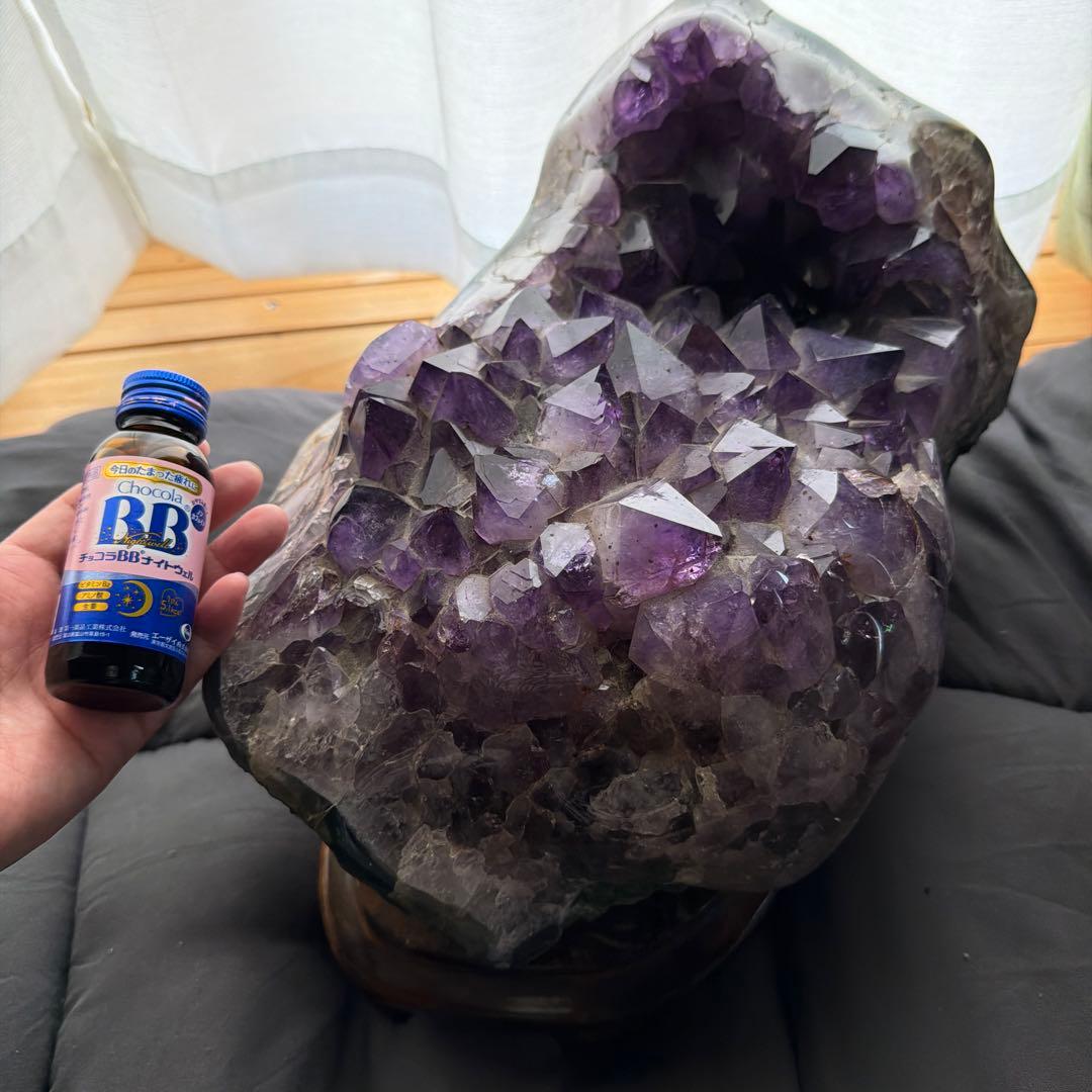 アメジスト原石 かなり大きめ 木製台座付き！