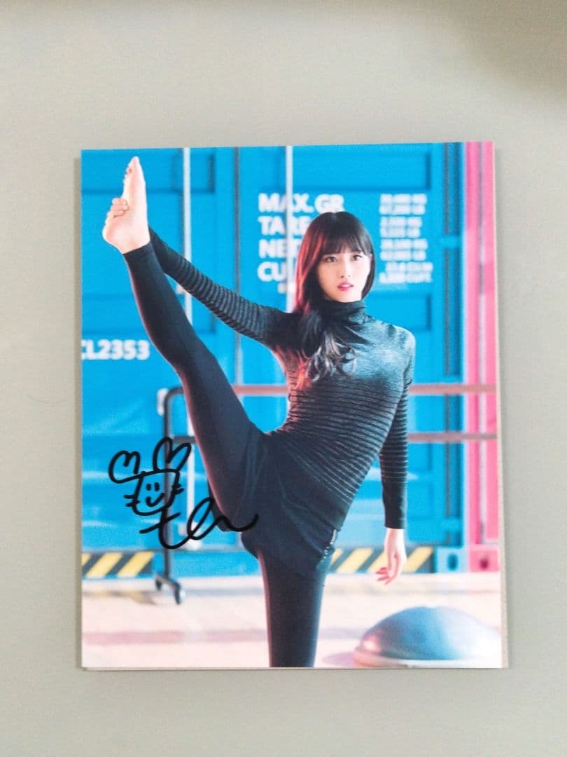 セール中…モモ直筆サイン入り超大型写真…Momo…TWICE‥⑨ - メルカリ