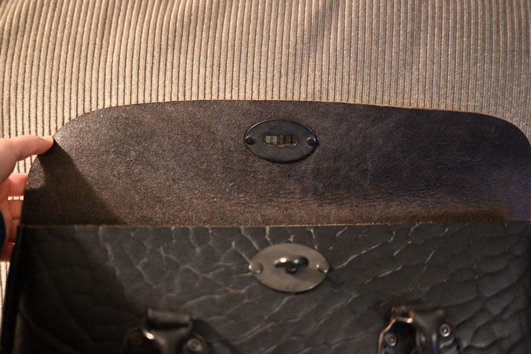 KIGO ブルハイド ハーフフラップブリーフケース - メルカリ