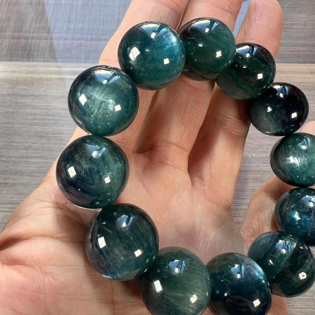 収蔵品　大玉　グリーンカイヤナイトブレスレット　2