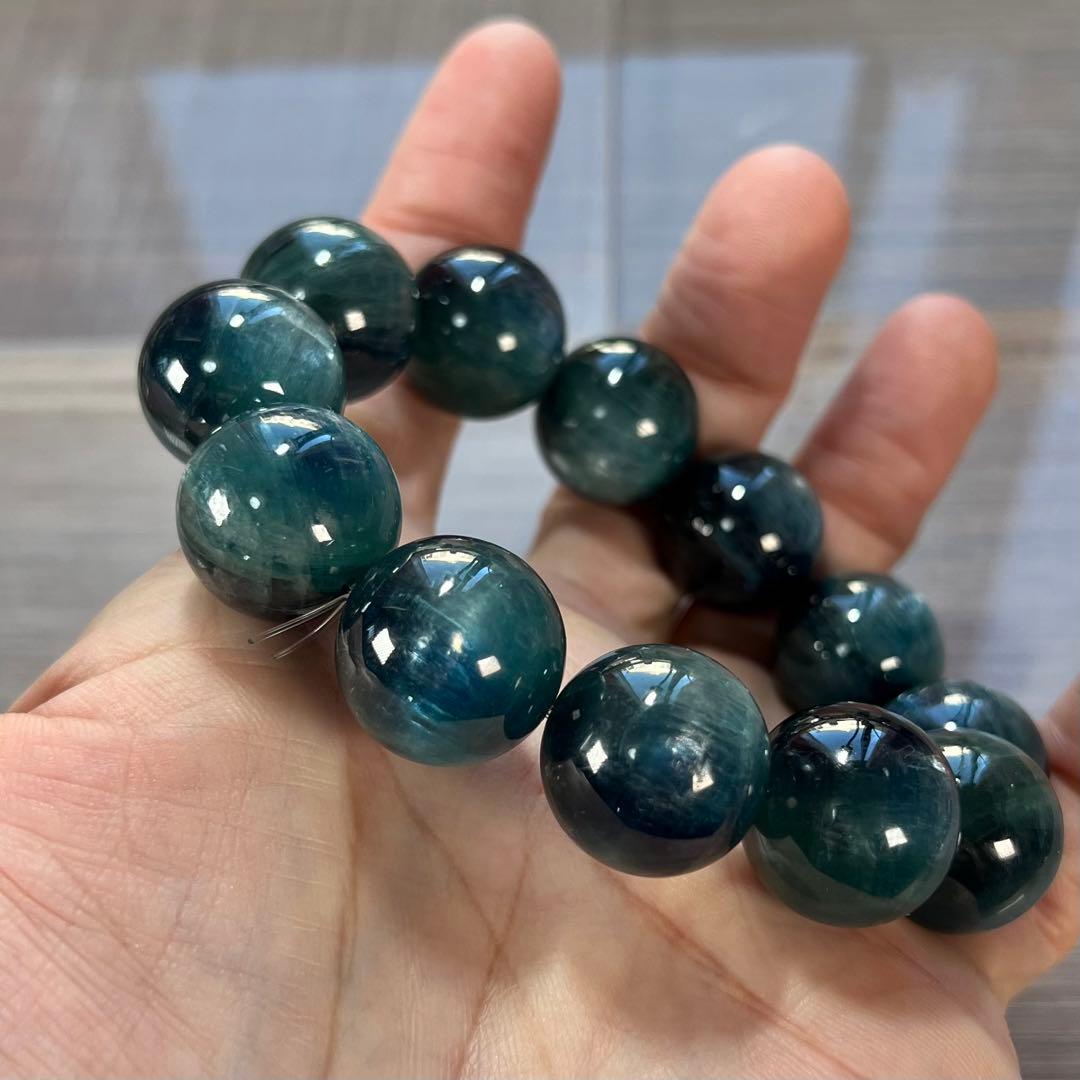 収蔵品　大玉　グリーンカイヤナイトブレスレット　2