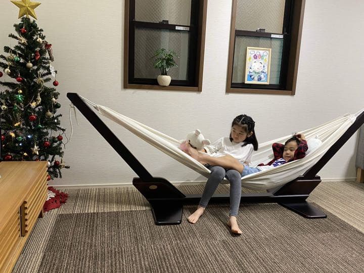 天然木のコンパクトなハンモックスタンド ( ダックブラウン色)