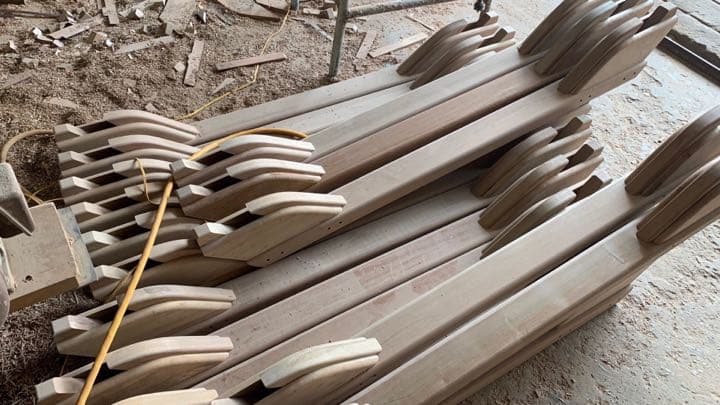 天然木のコンパクトなハンモックスタンド ( ダックブラウン色)