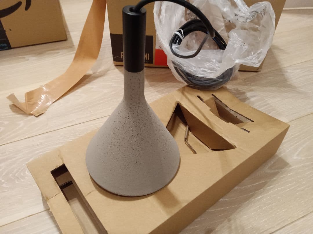 【価格改定中】ペンダントライト照明　FOSCARINI　アプロンブ　 色グレー