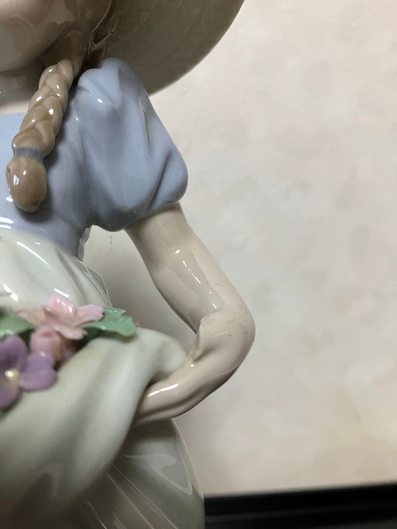 【リアドロ】愛らしい花摘みのお人形