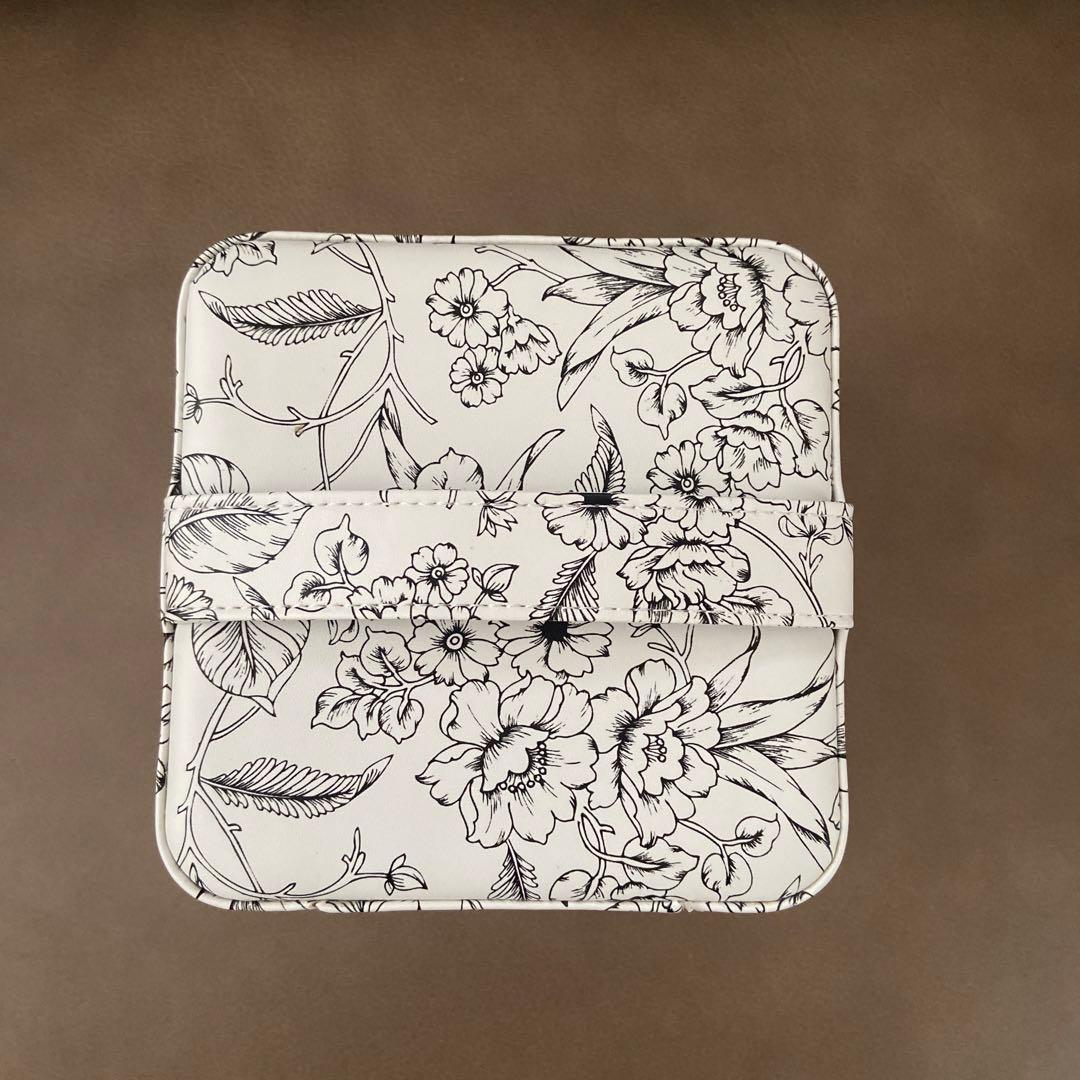 doTERRA ドテラ 花柄 バニティオイルケース ポーチ レア限定品 - メルカリ