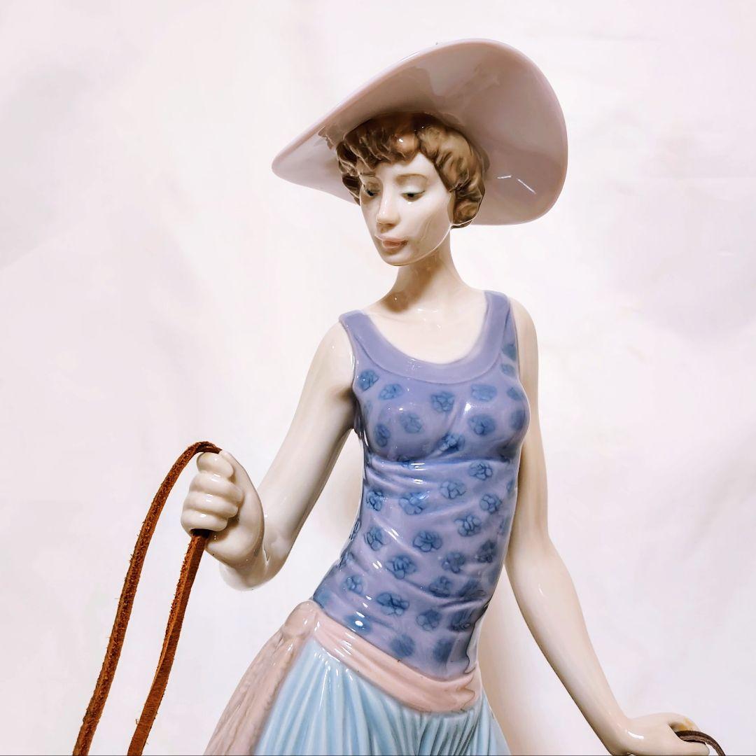 リヤドロ LLADRO【美品】フィギュリン《優雅な散歩のひととき》No.5802