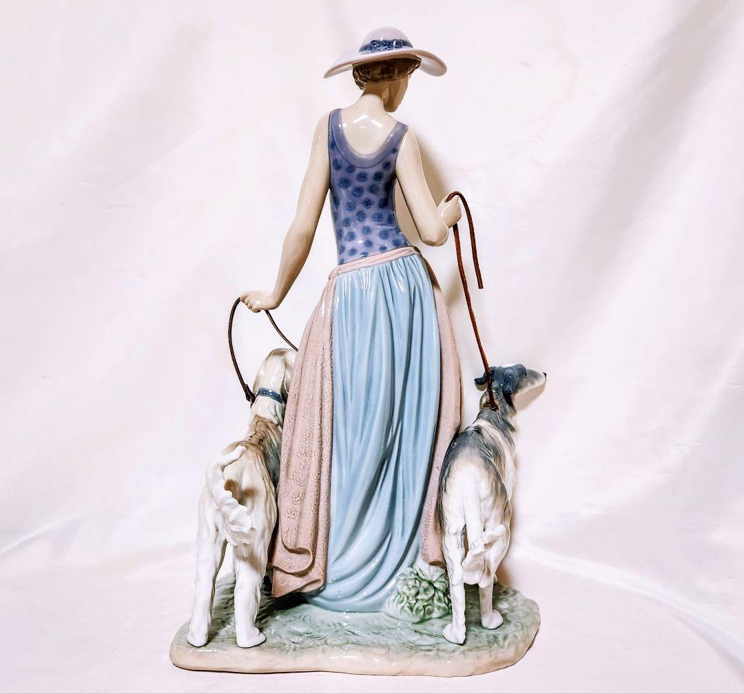 リヤドロ LLADRO【美品】フィギュリン《優雅な散歩のひととき》No.5802