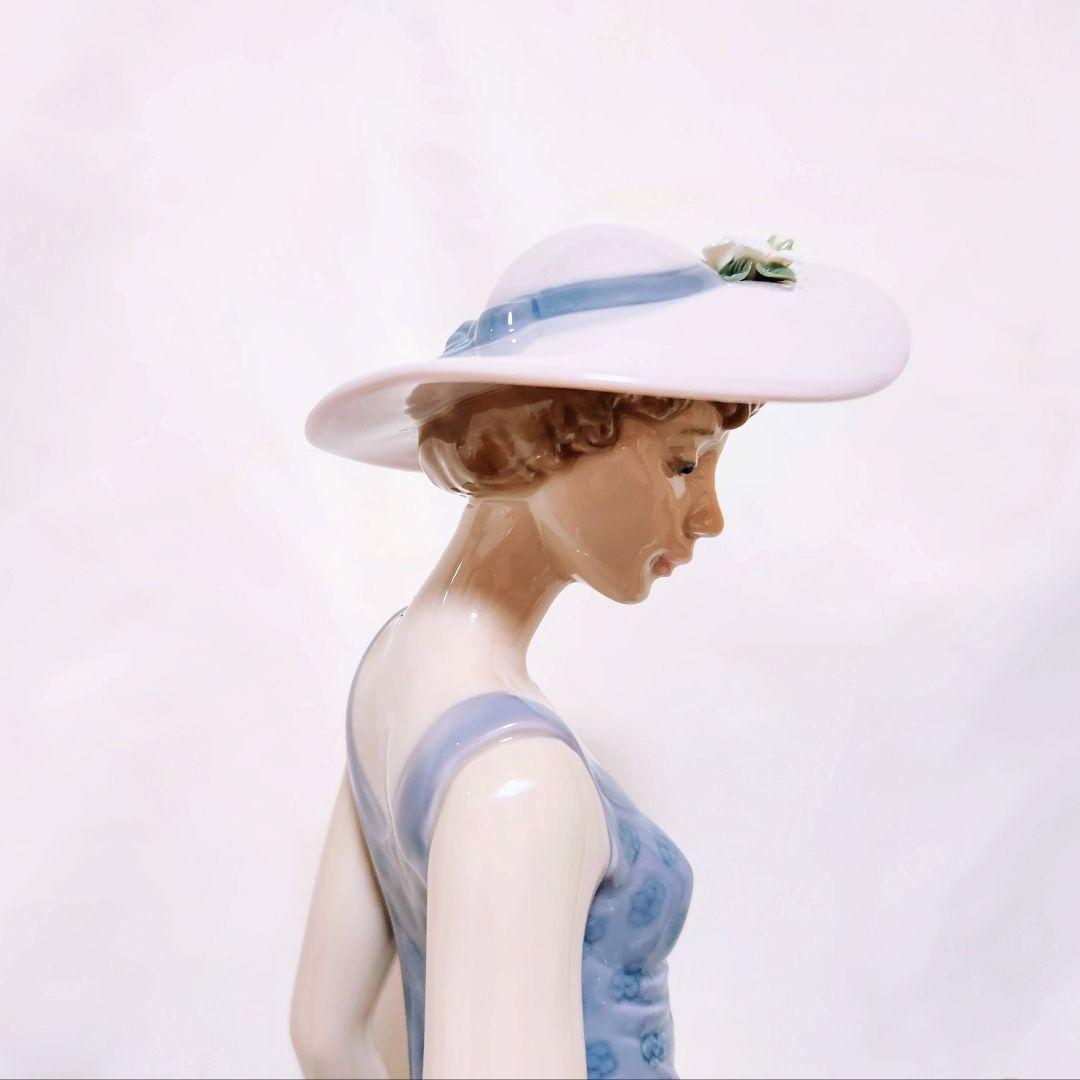 リヤドロ LLADRO【美品】フィギュリン《優雅な散歩のひととき》No.5802
