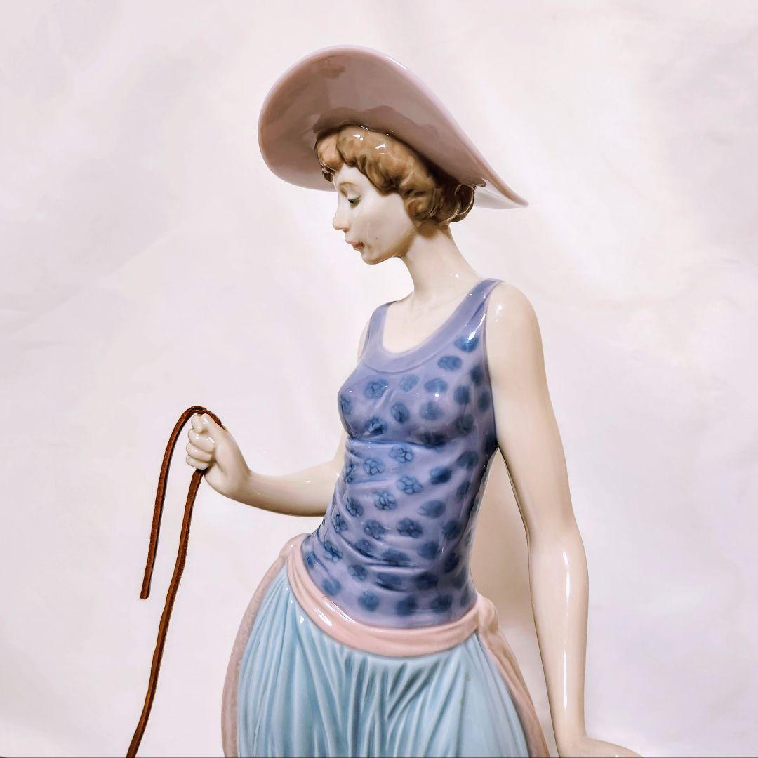 リヤドロ LLADRO【美品】フィギュリン《優雅な散歩のひととき》No.5802