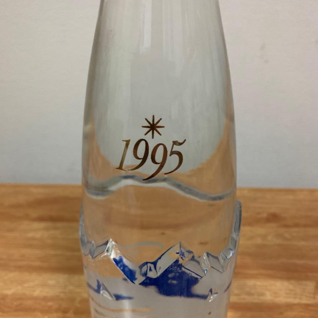 エビアン イヤーボトル 1995-1998年セット - メルカリ