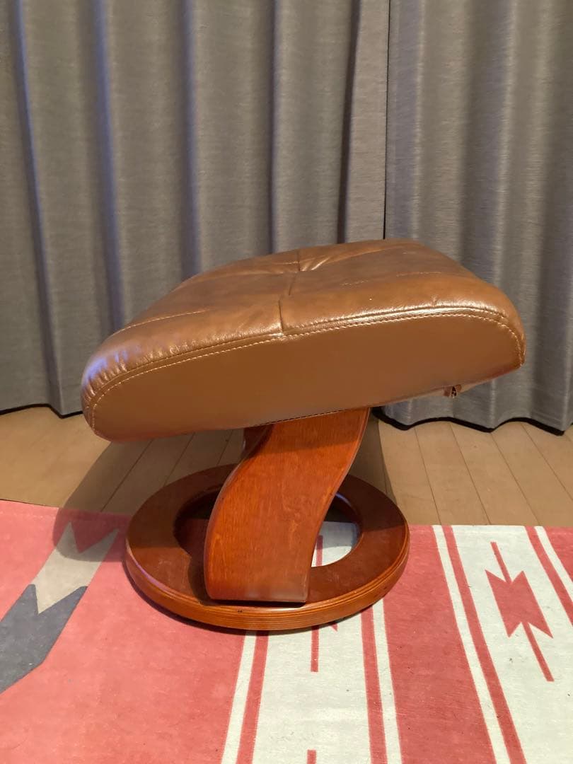 ★引取可能は3月末迄！　リクライニングソファ＋オットマン付１人用　サブテーブル付