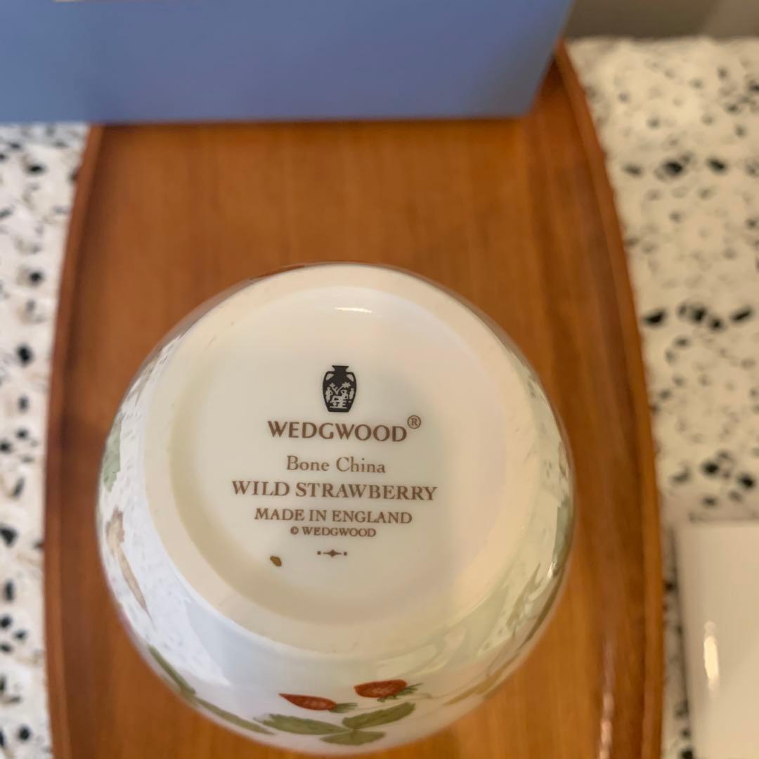 ウェッジウッド ワイルドストロベリー　花瓶　黒壺