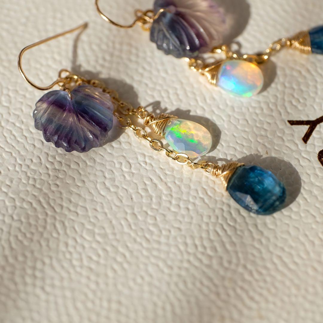 14kgfフローライトリーフカービングピアス