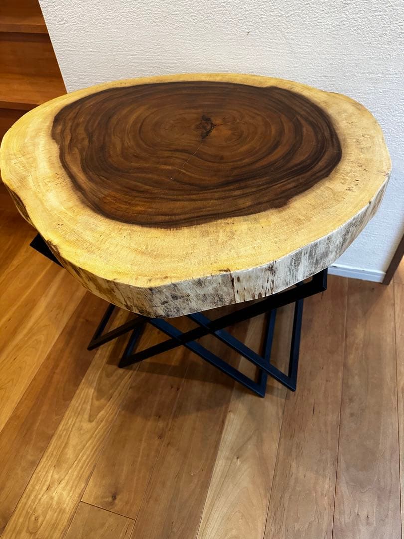 モンキーポット　一枚板　テーブル　カフェ　無垢テーブル　リビングテーブル