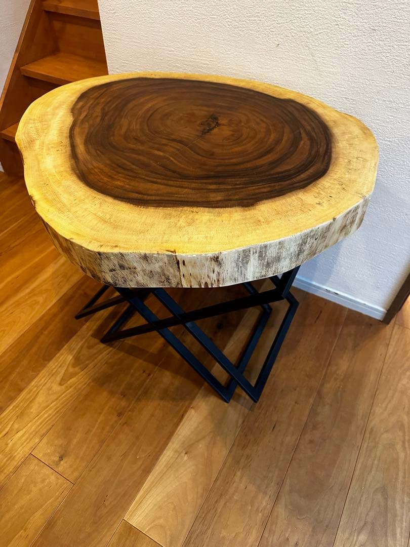 モンキーポット　一枚板　テーブル　カフェ　無垢テーブル　リビングテーブル