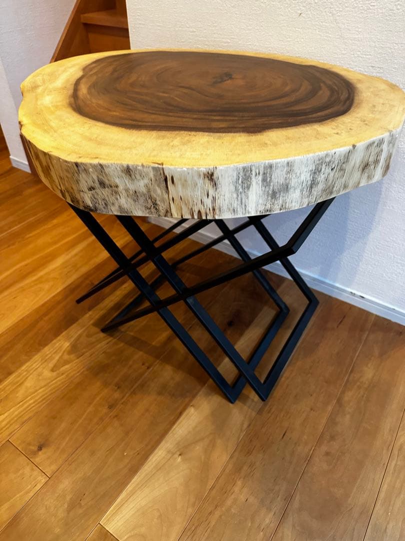 モンキーポット　一枚板　テーブル　カフェ　無垢テーブル　リビングテーブル