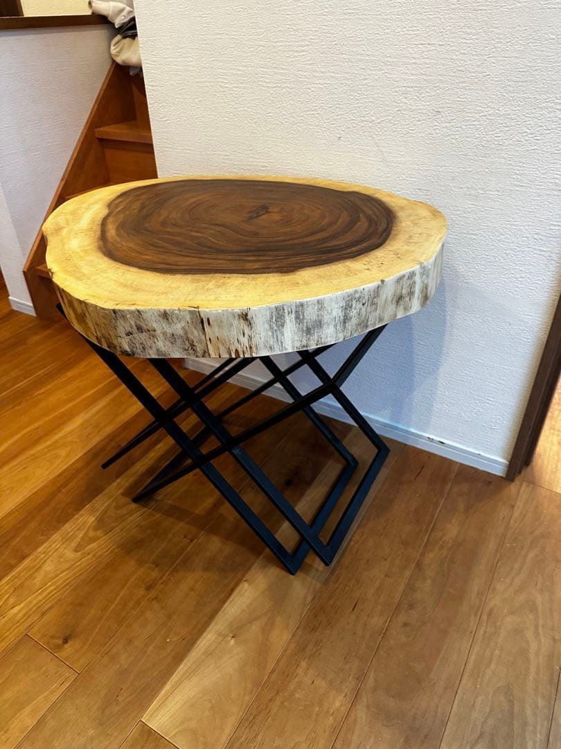 モンキーポット　一枚板　テーブル　カフェ　無垢テーブル　リビングテーブル