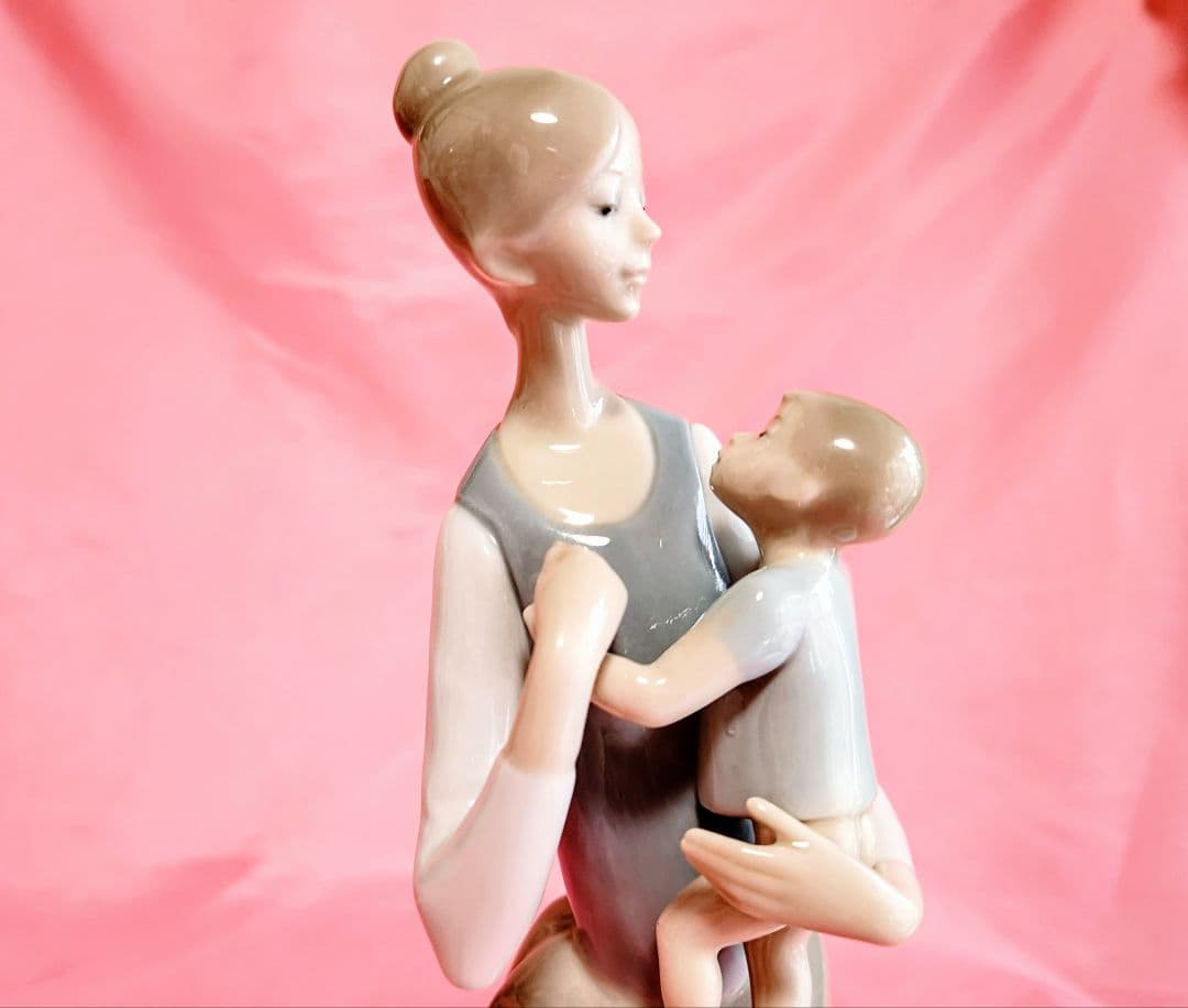 たけ　リヤドロLLADRO【美品】フィギュリン《母と子》