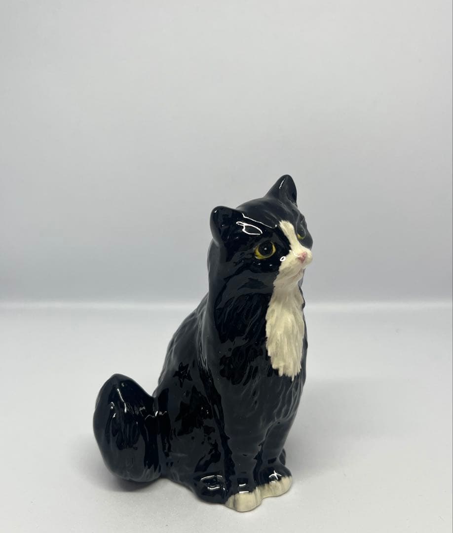 ロイヤルドルトン（猫の置物）