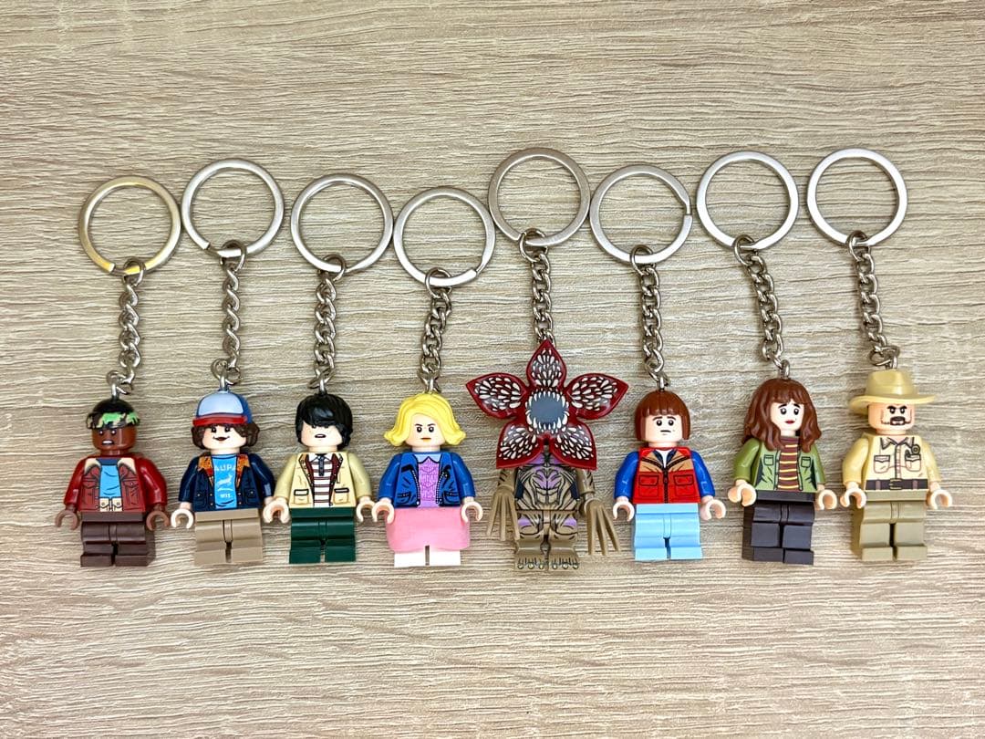 ストレンジャー・シングス ミニフィグ キーホルダー 8個セット - メルカリ