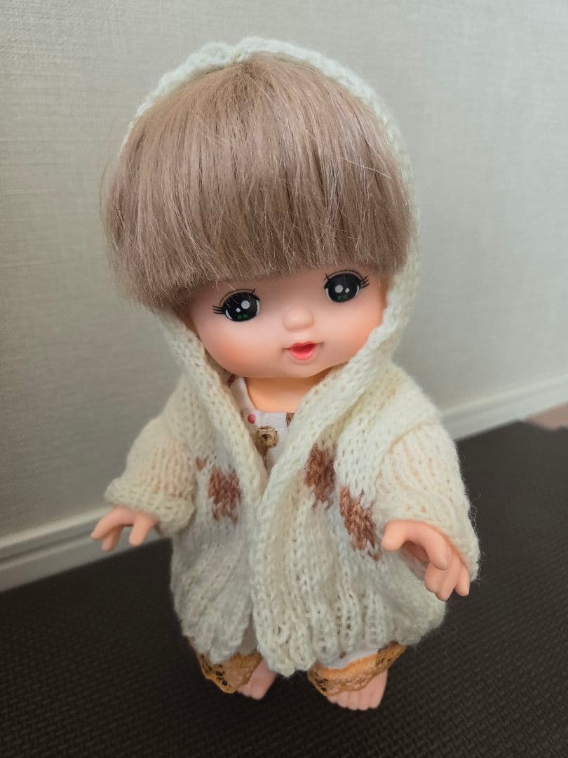 ポートフォリオ(^^)幼児向け人形☆フードつきニットコート☆002