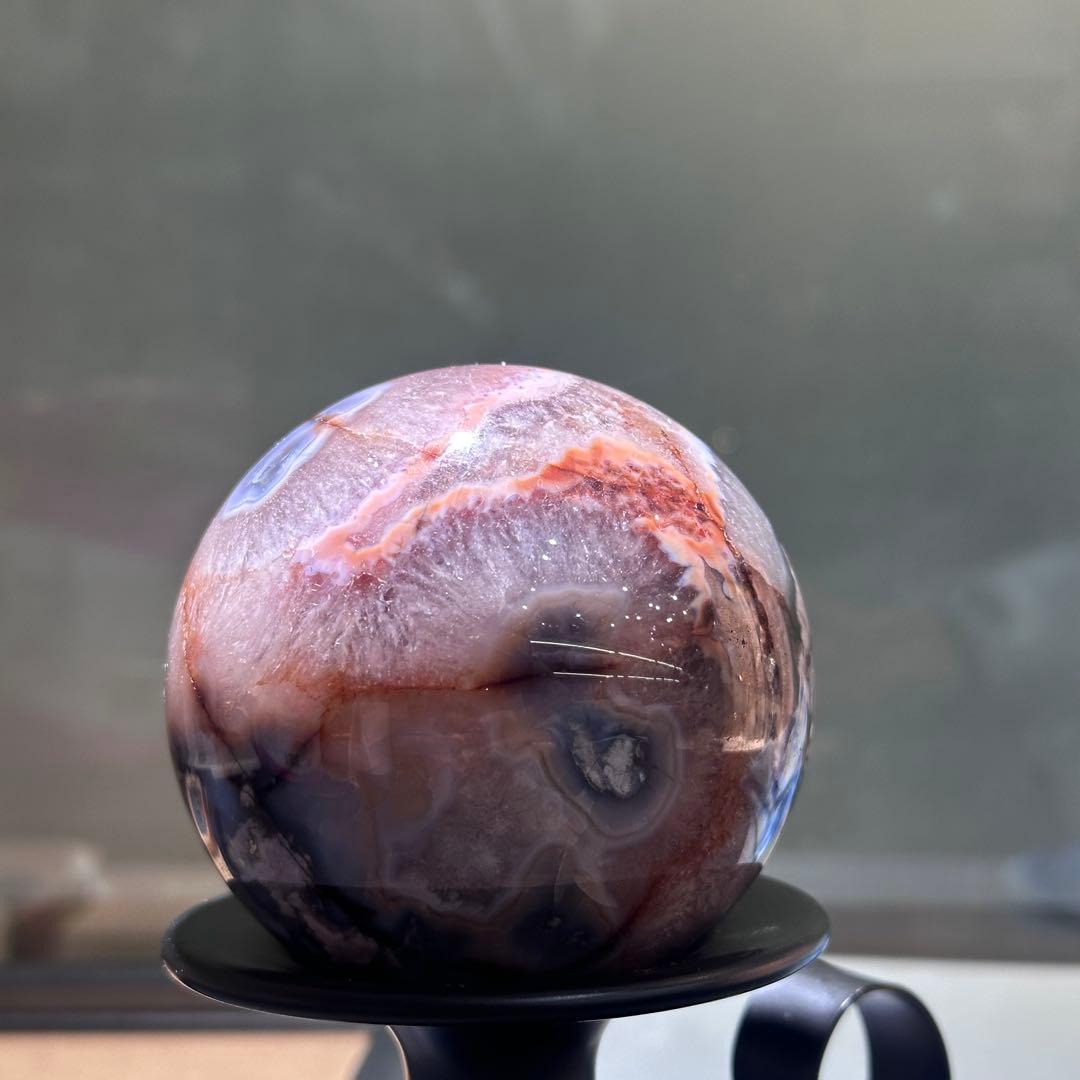 天然石 ブラック桜瑪瑙のスフィア　丸玉　置物G.141