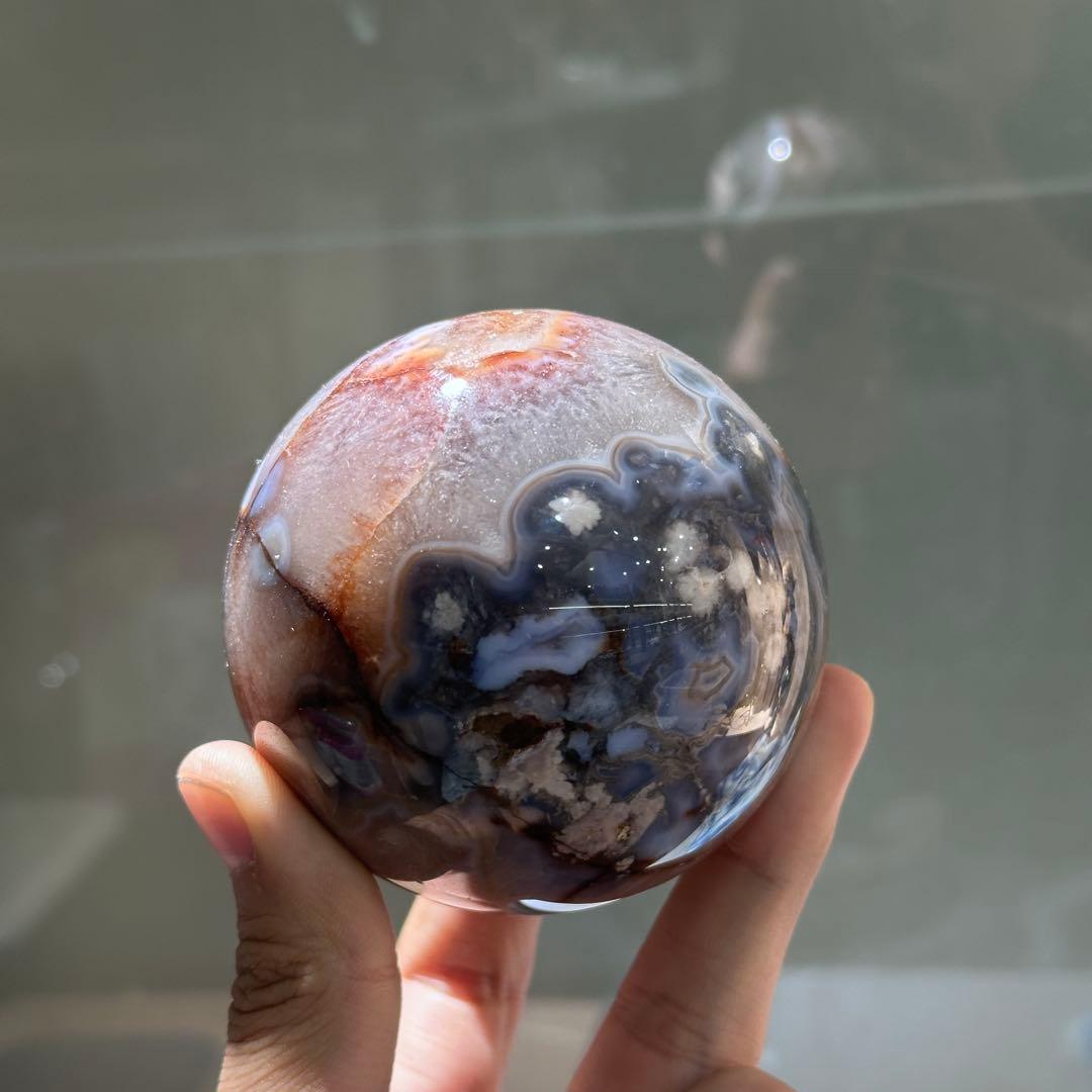 天然石 ブラック桜瑪瑙のスフィア　丸玉　置物G.141