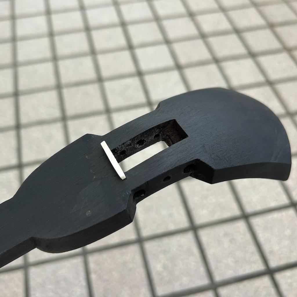 三線 棹 黒木 カミゲン 真壁型 沖縄 未塗装 伝統工芸士製作 - メルカリ