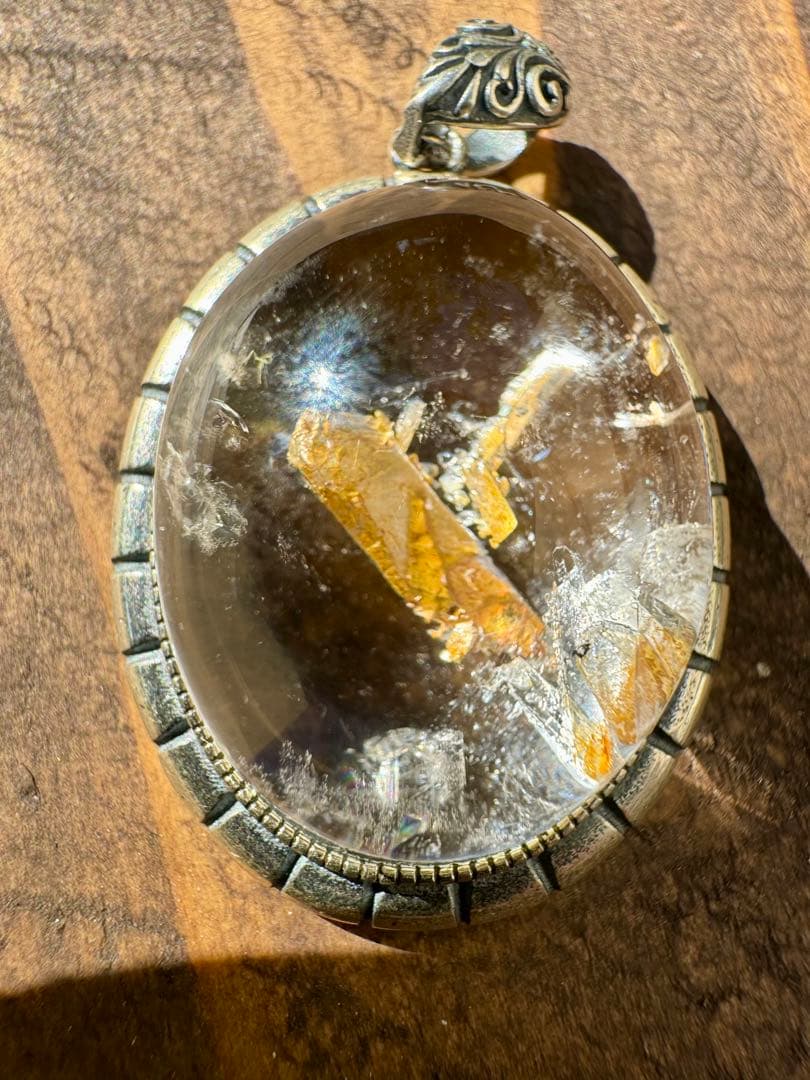 クウォーツインクウォーツ　ペンダントトップ　30*25mm 奇跡の石