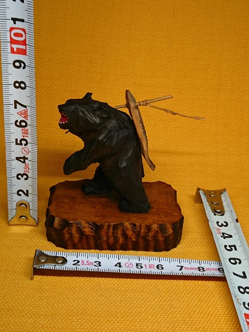 美品】クマ 熊 木彫り 鮭背負い 置物 インテリア 工芸品 美術品 A1242