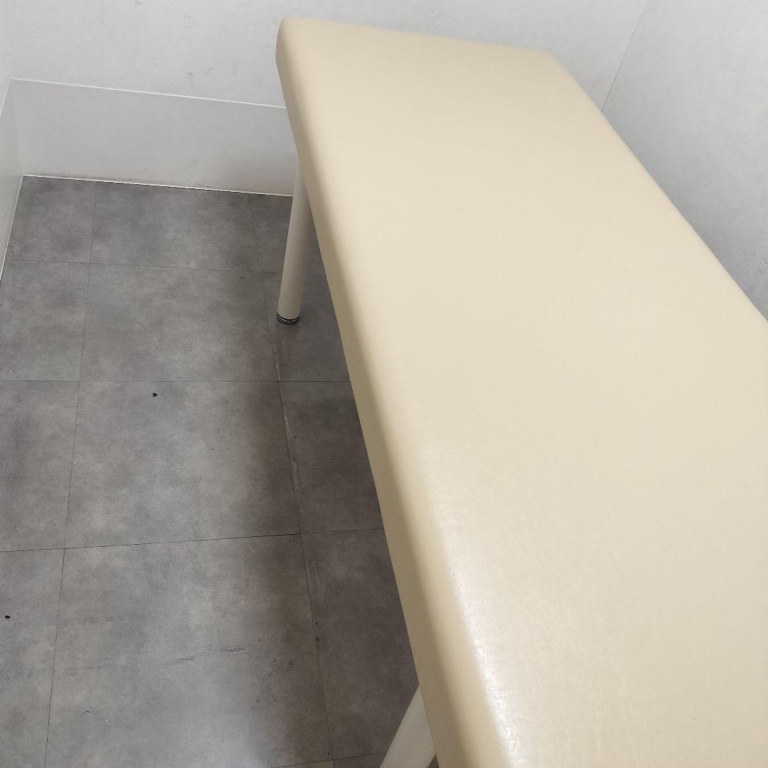 Takadaマッサージベッド施術・エステベッド（脚４本外し同梱・脚本体に錆有り）