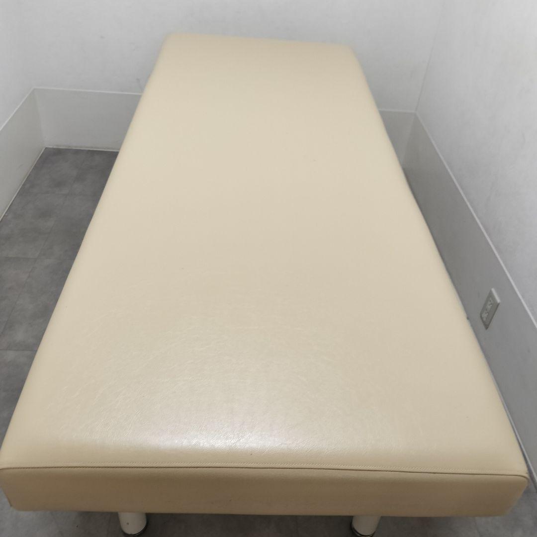 Takadaマッサージベッド施術・エステベッド（脚４本外し同梱・脚本体に錆有り）