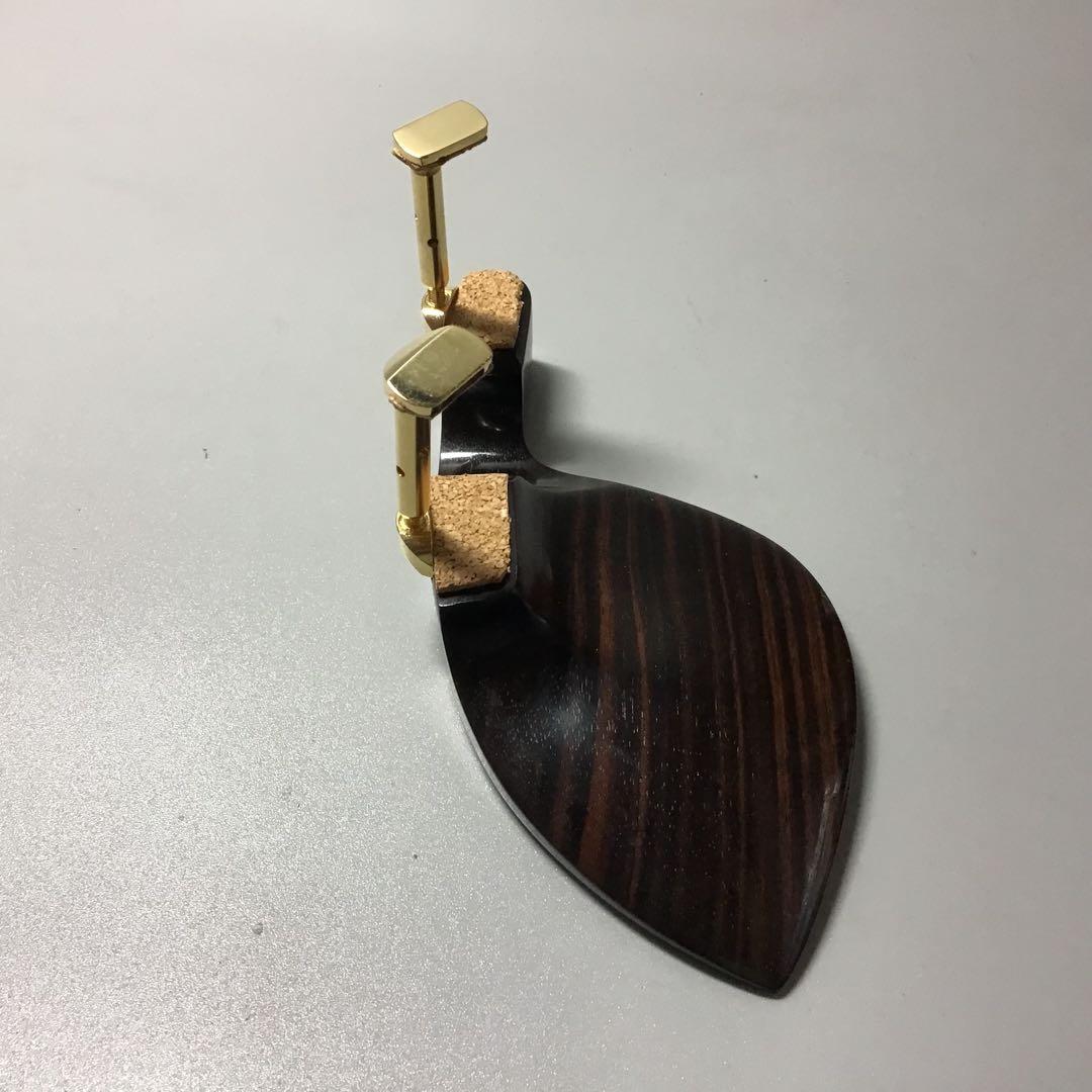 日本工芸会正会員松岡裕治が作成する顎当て　インド黒檀スドラド