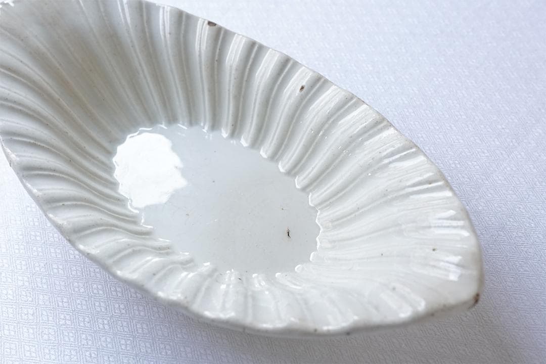 フランスアンティーク　ボルドー　美しい　エンボス　ラヴィエ　25.8cm