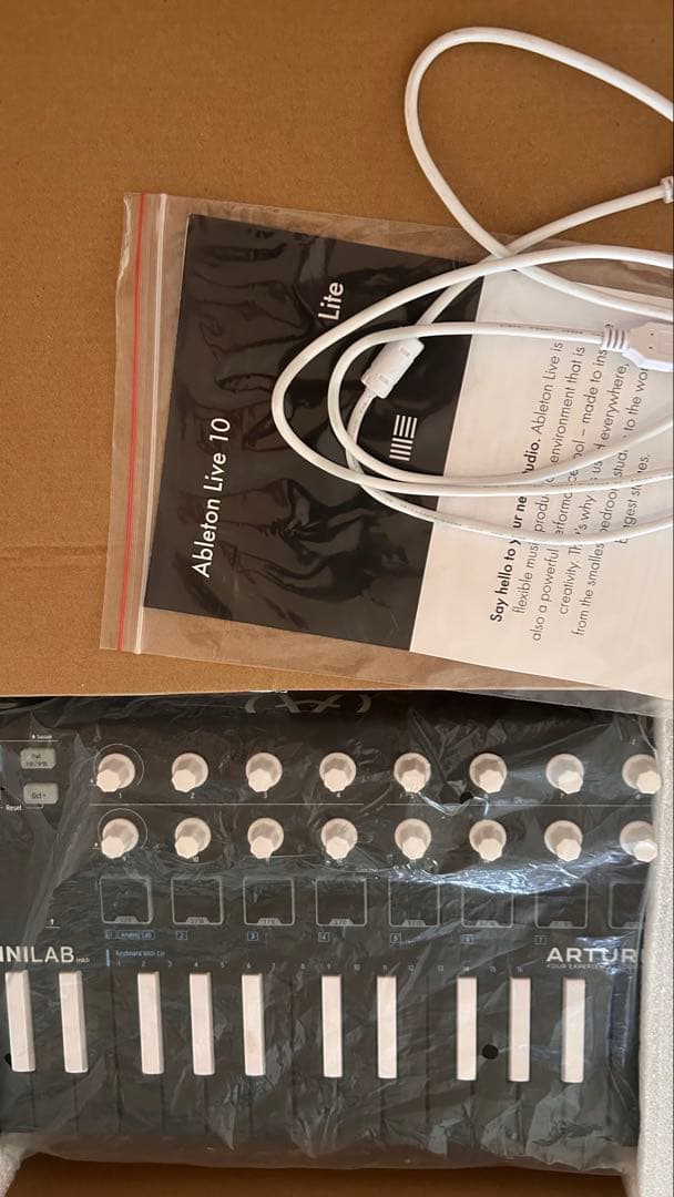 ARTURIA MIDIキーボード　Deep black 反転限定版