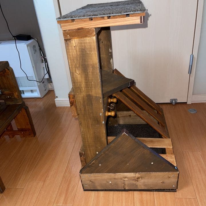 キャットタワー　DIY ハンドメイド　小屋　木製　物置