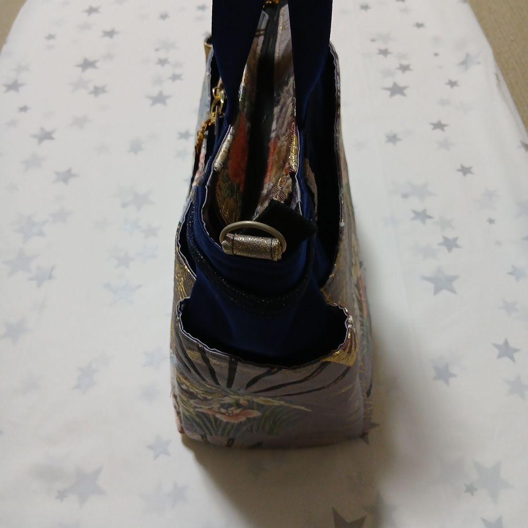 帯　リメイク　トートバッグ 紺色　華やかな花と鶴