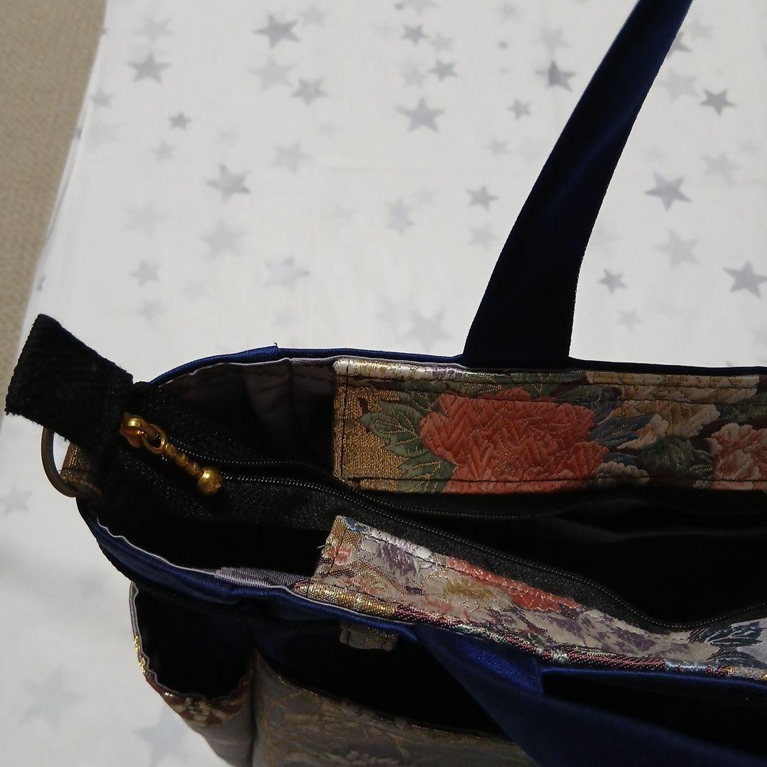 帯　リメイク　トートバッグ 紺色　華やかな花と鶴