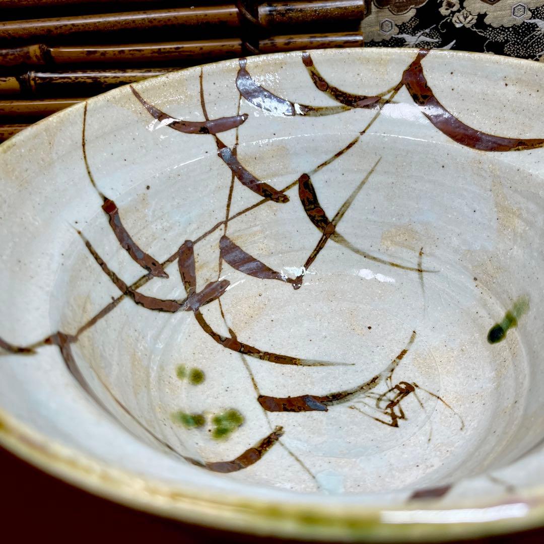 【秋の風情】 中垣連次 魯山人写し 織部 秋草虫文 八寸兜鉢 大鉢 深鉢 盛り鉢